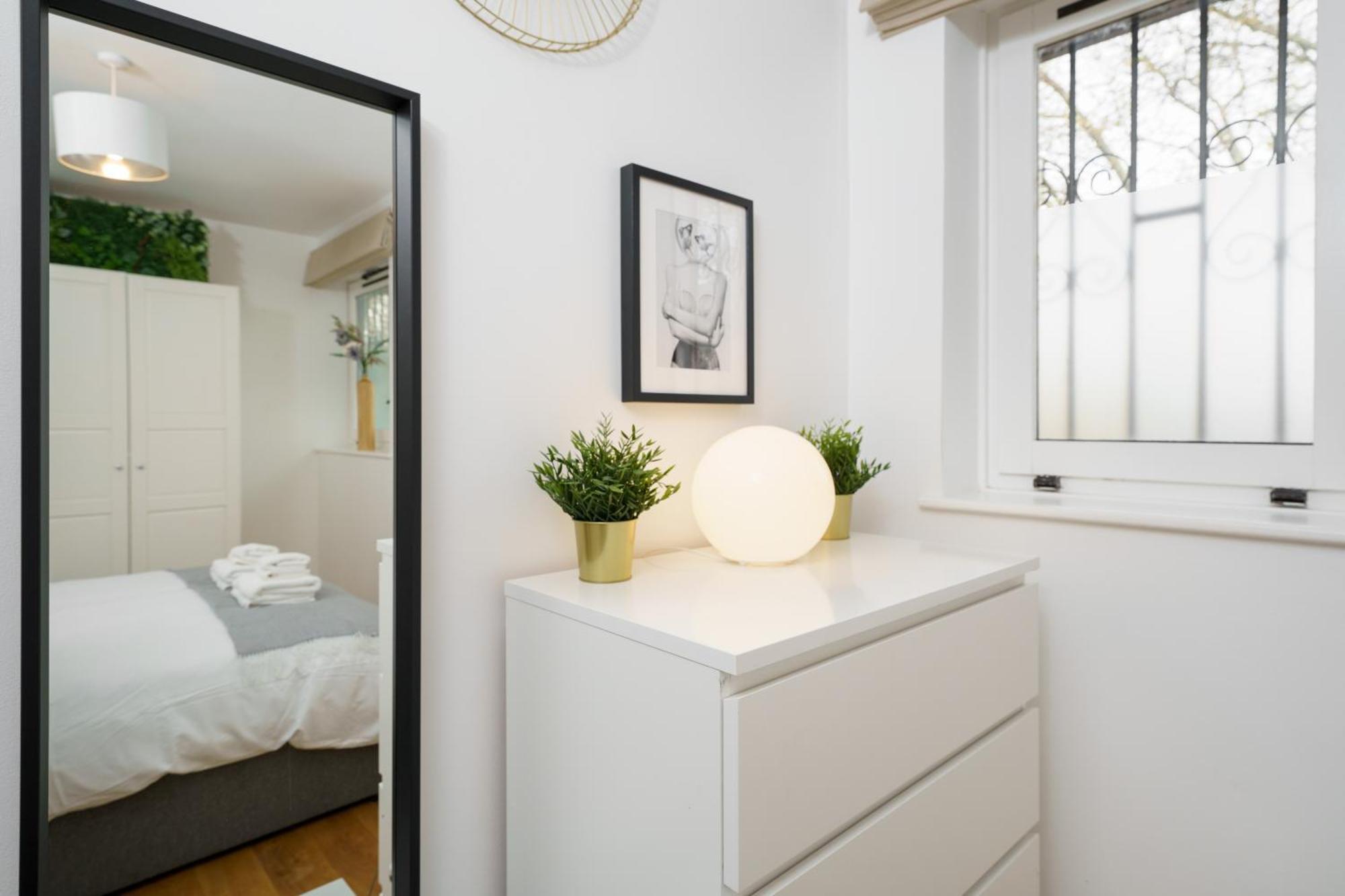 Lovely Apartment In Victoria Park Village London Exterior foto