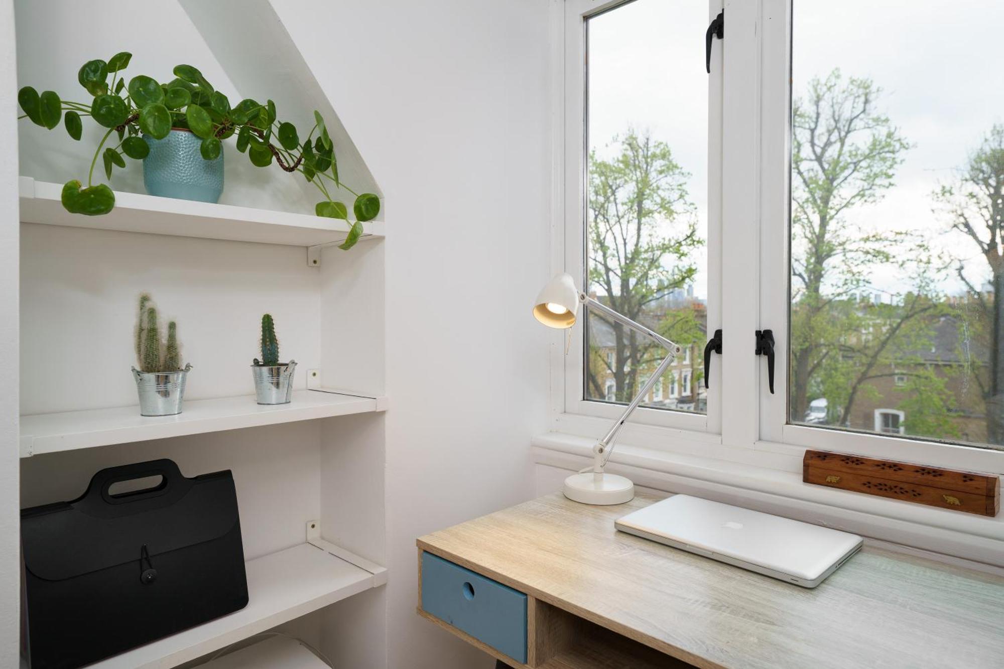 Lovely Apartment In Victoria Park Village London Exterior foto