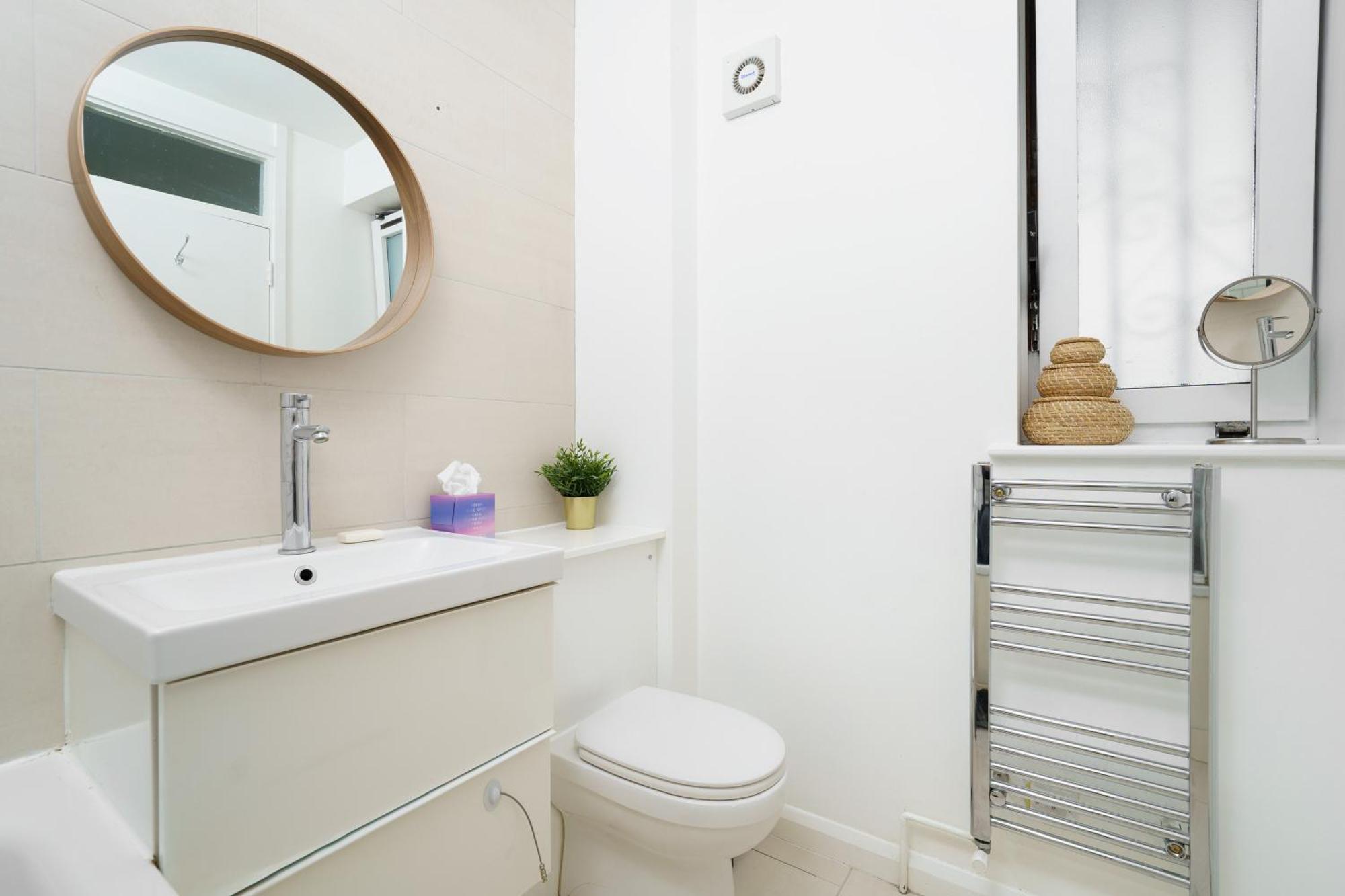 Lovely Apartment In Victoria Park Village London Exterior foto