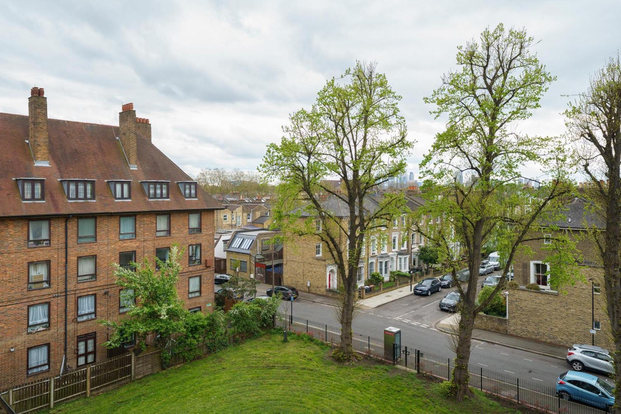 Lovely Apartment In Victoria Park Village London Exterior foto
